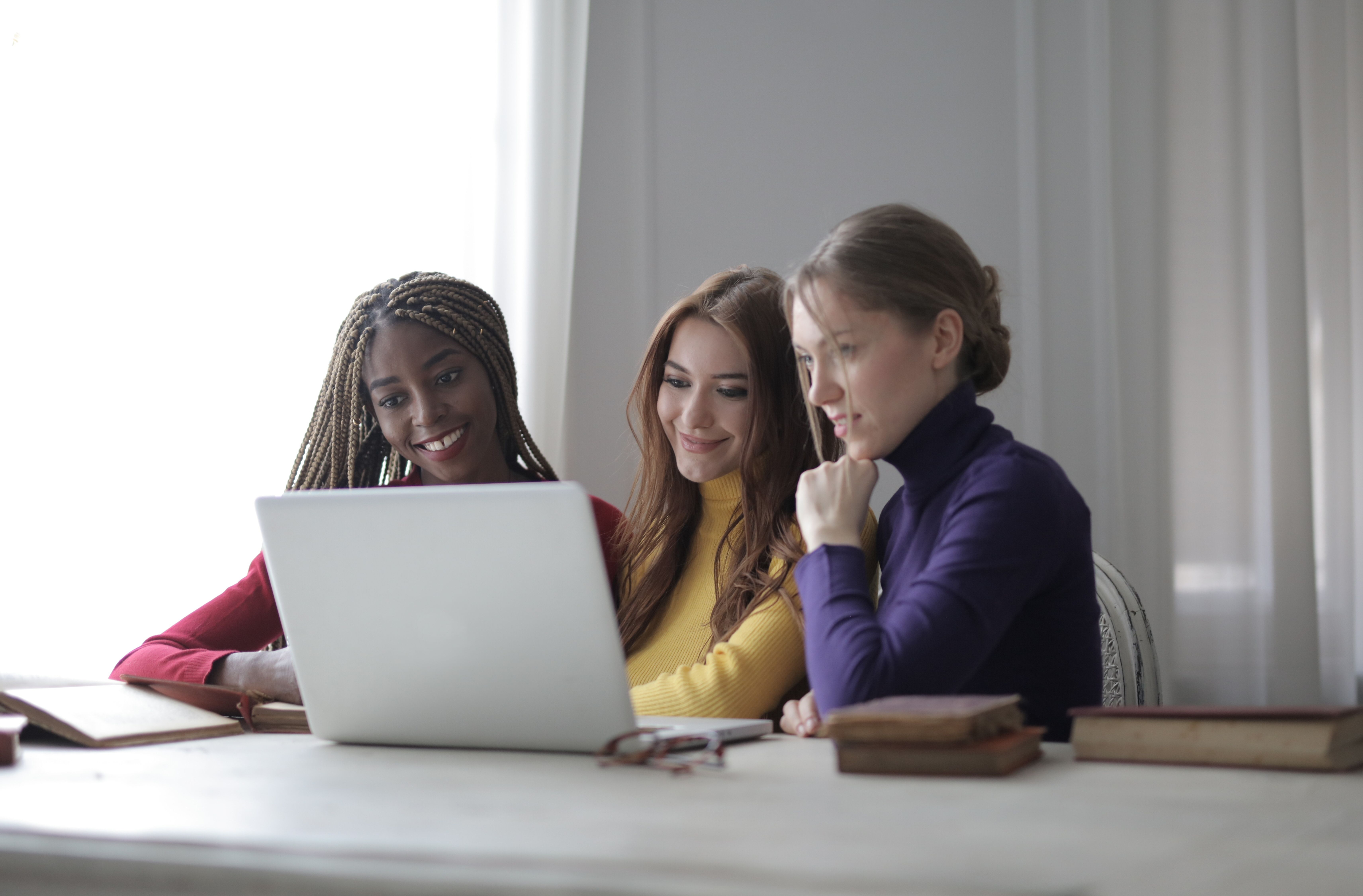 3 girls on a computer